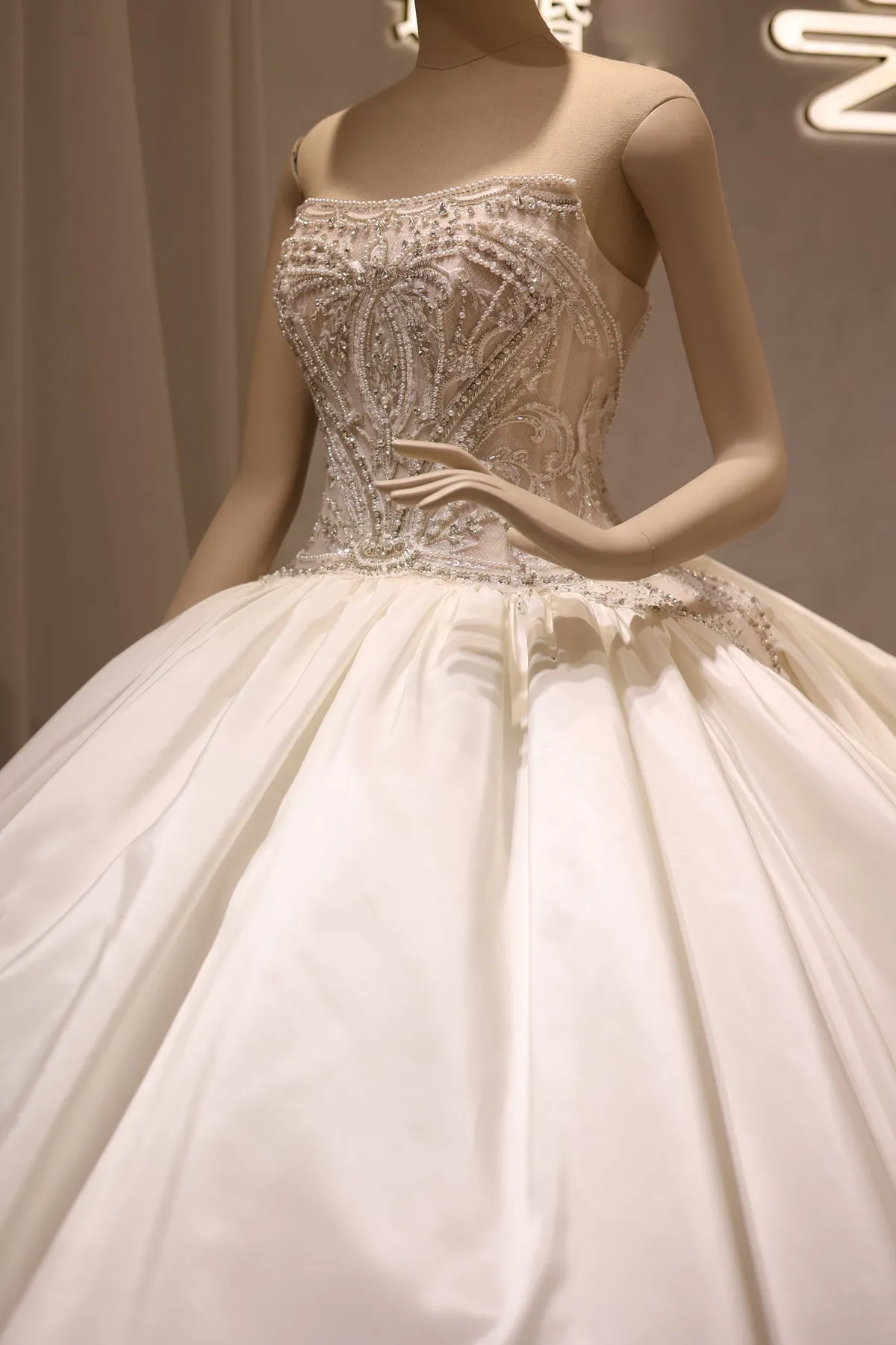 Elegant Beaded Strapless Ball Gown Wedding Dress RS034