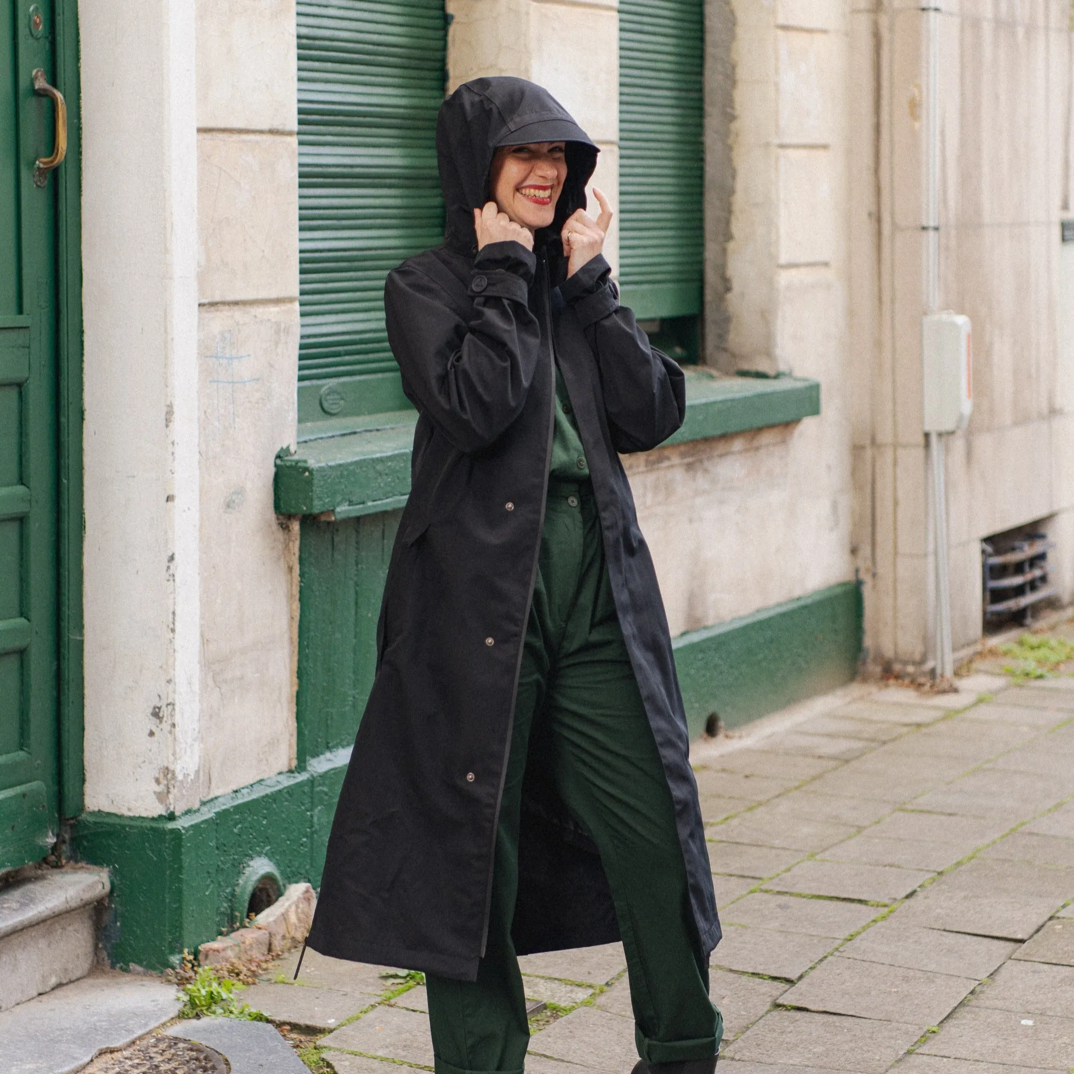 LAST ONE in L - Maium Mac Rain Coat or Poncho - Black