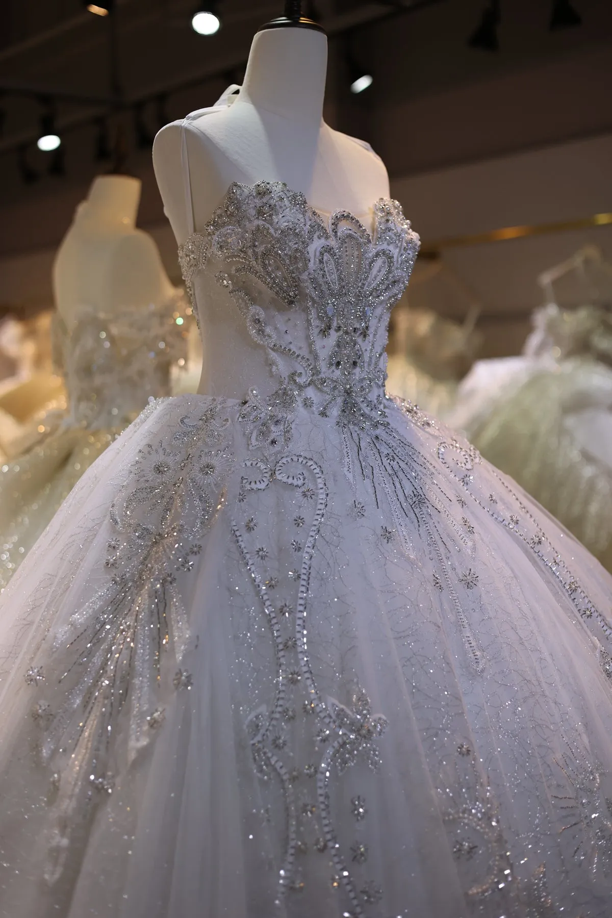 Luxury Off-White Crystal Ball Gown Wedding Dress RS033